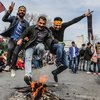 Menschen feiern Newroz 2018
