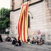 Die "estelada vermella": Die sozialistische, katalanische Fahne weht beim Referendum.